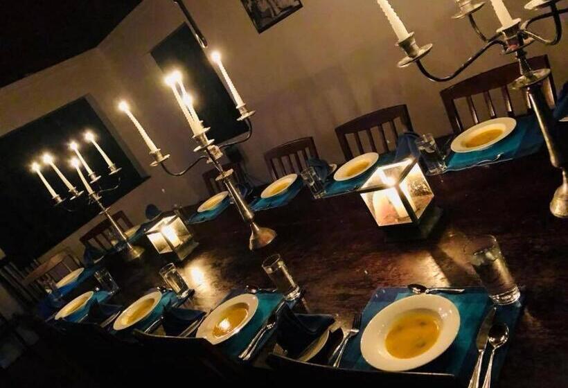 ホテル Sir Johns Bungalow
