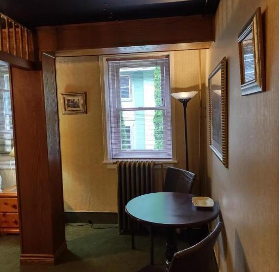 הוסטל The King George Inn