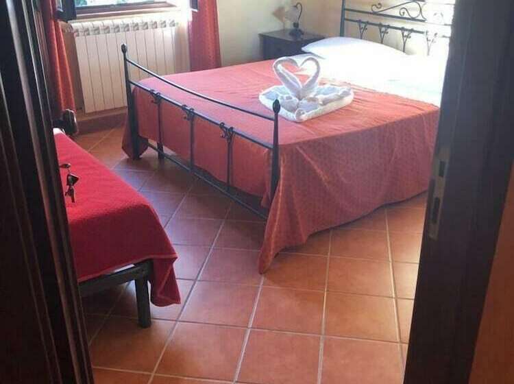 ホテル Agriturismo La Vedetta Dei Nebrodi