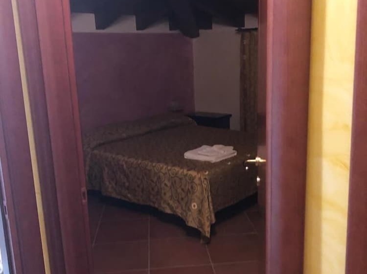 ホテル Agriturismo La Vedetta Dei Nebrodi