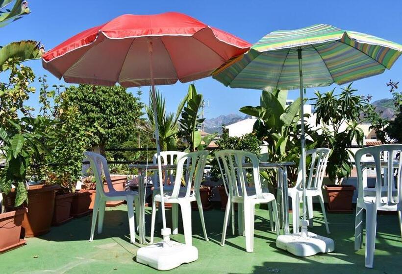 פנסיון Hostal Sol Y Mar