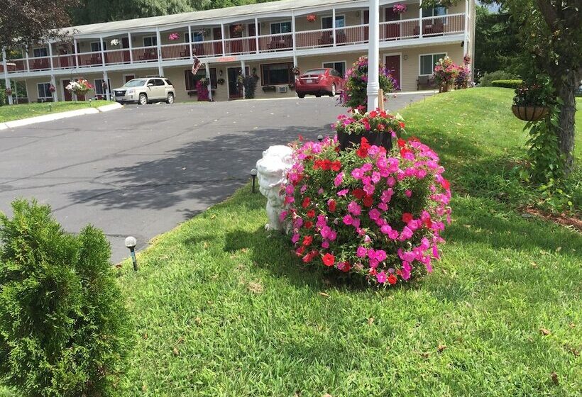Cozy Corner Motel