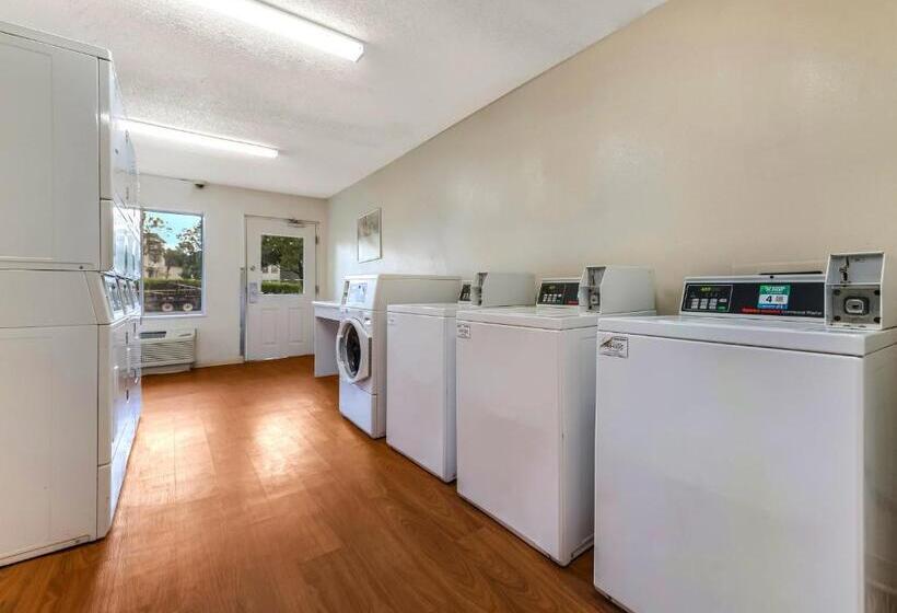 Hometowne Studios By Red Roof Orlando   Ucf Area