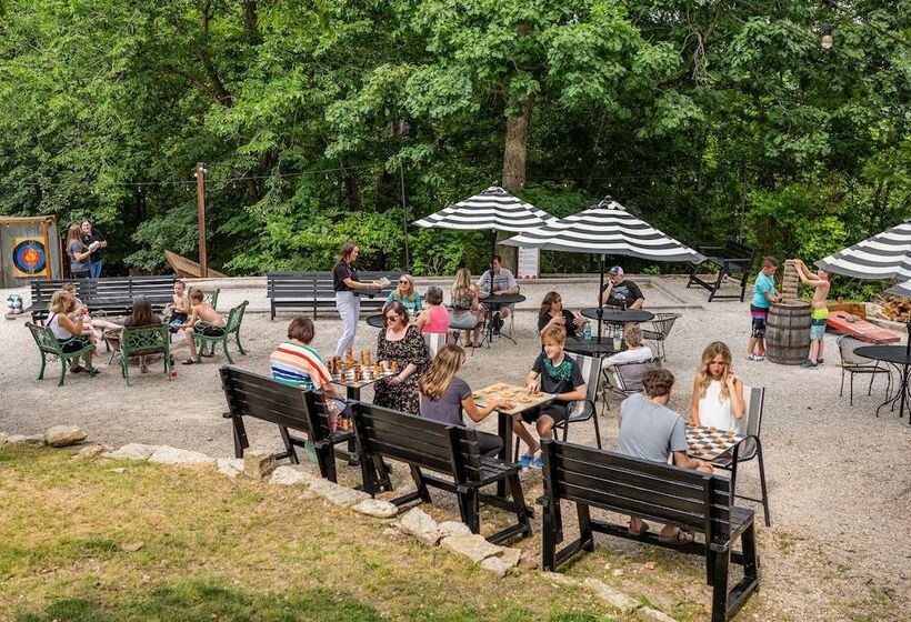 1886 Crescent Hotel And Spa