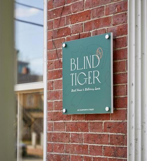 هتل Blind Tiger Portland   Danforth Street