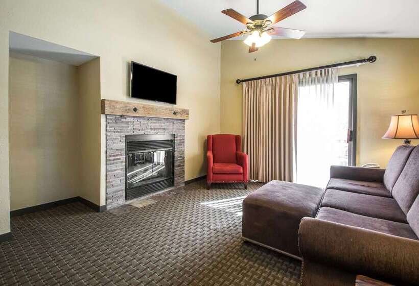 בית מלון כפרי Bluegreen Christmas Mountain Village, An Ascend Resort