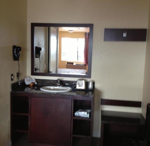 فندق Budget Inn Santa Ana