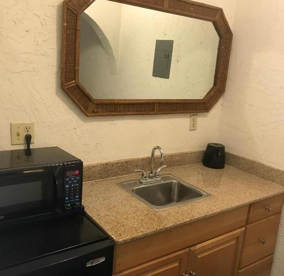 هتل Channel Islands Inn