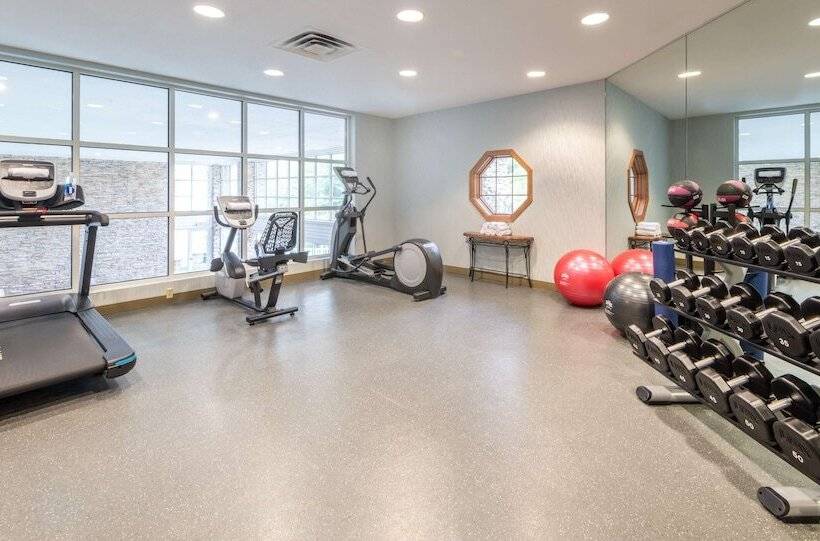 هتل Cherry Valley