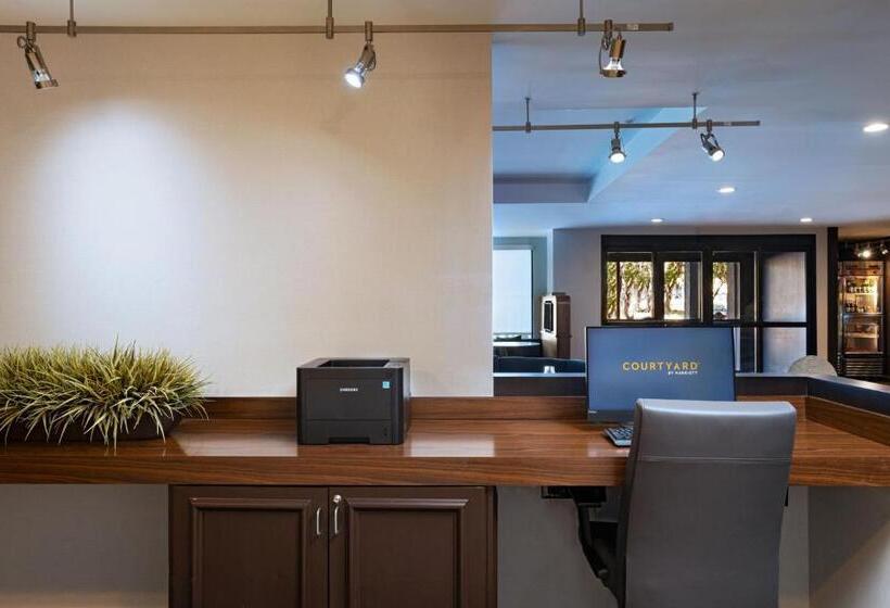 هتل Courtyard By Marriott Austin The Domain Area