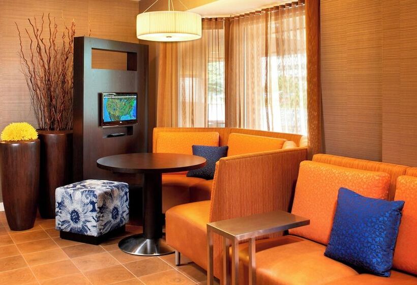 هتل Courtyard Cleveland Airport North