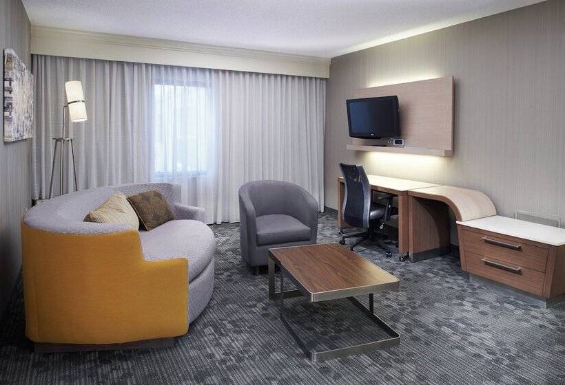 هتل Courtyard Cleveland Airport North