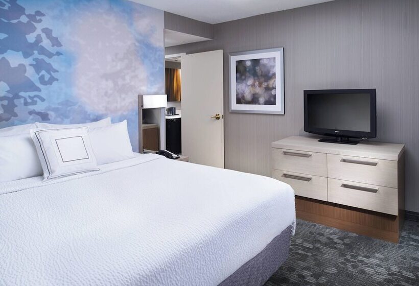 هتل Courtyard Cleveland Airport North