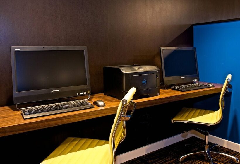 فندق Country Inn & Suites By Radisson, Columbus Edinburgh