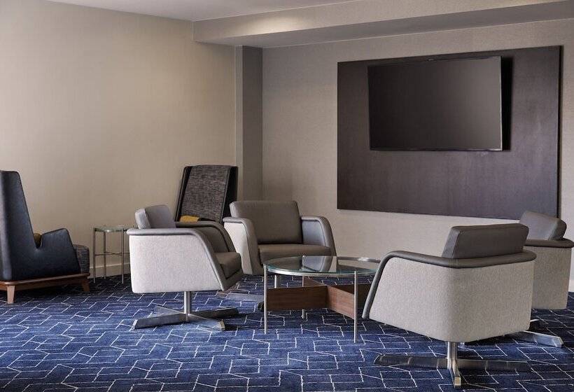 هتل Courtyard By Marriott St. Louis Downtown West