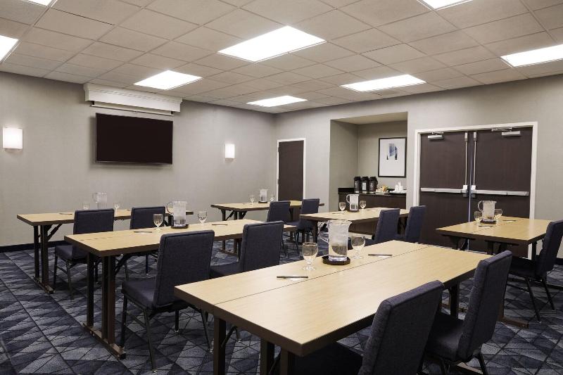 هتل Courtyard By Marriott St. Louis Downtown West