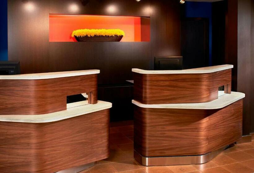 هتل Courtyard Cleveland Airport North