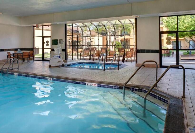 فندق Courtyard Des Moines West/clive