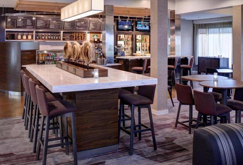 فندق Courtyard Des Moines West/clive