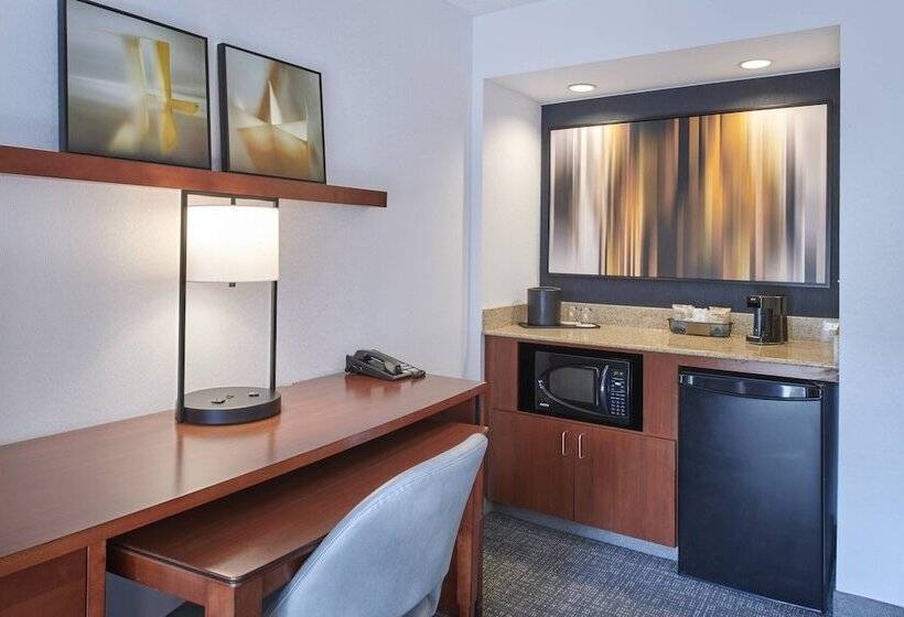 בית מלון כפרי Courtyard By Marriott Detroit Troy