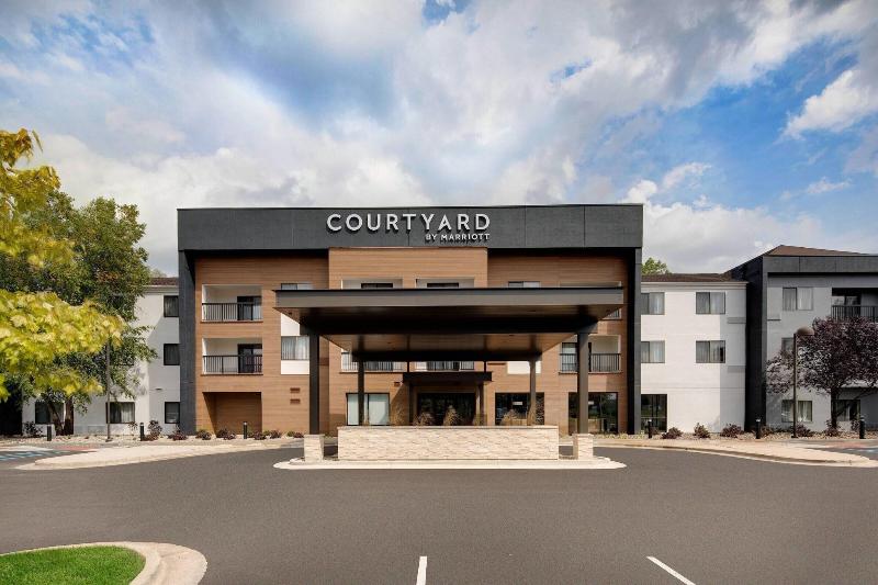 هتل Courtyard Grand Rapids Airport