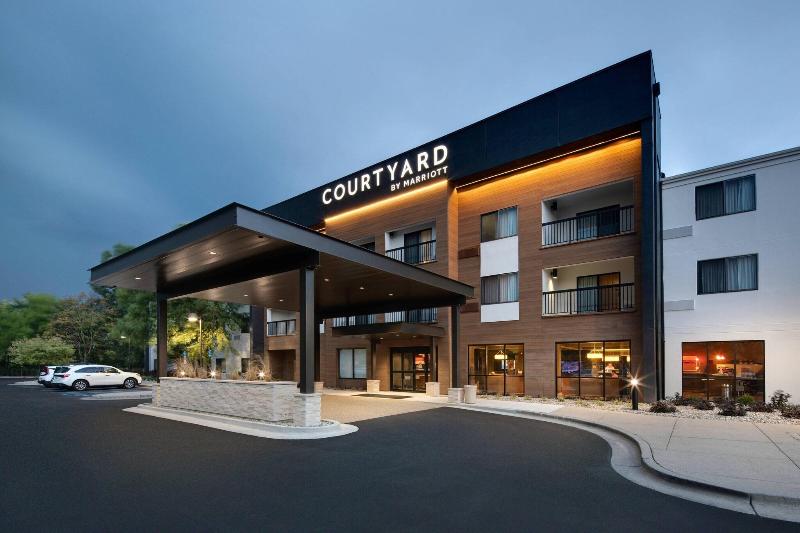 هتل Courtyard Grand Rapids Airport