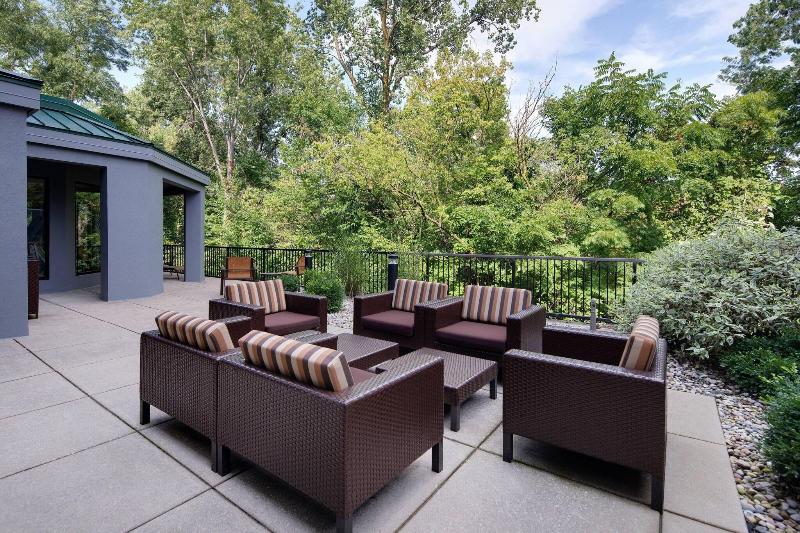 هتل Courtyard Grand Rapids Airport