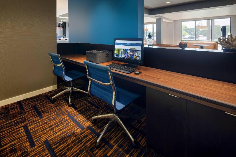 هتل Courtyard Grand Rapids Airport