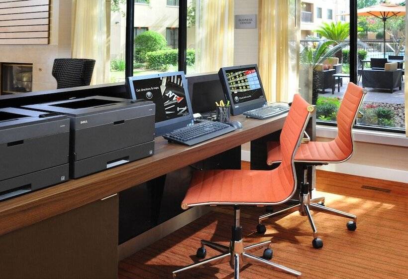 هتل Courtyard By Marriott Houston Hobby Airport