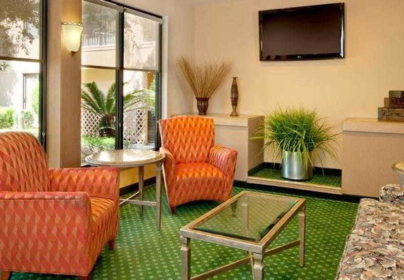هتل Courtyard By Marriott Houston Hobby Airport