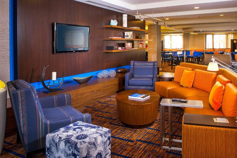 فندق Courtyard By Marriott Richmond Northwest