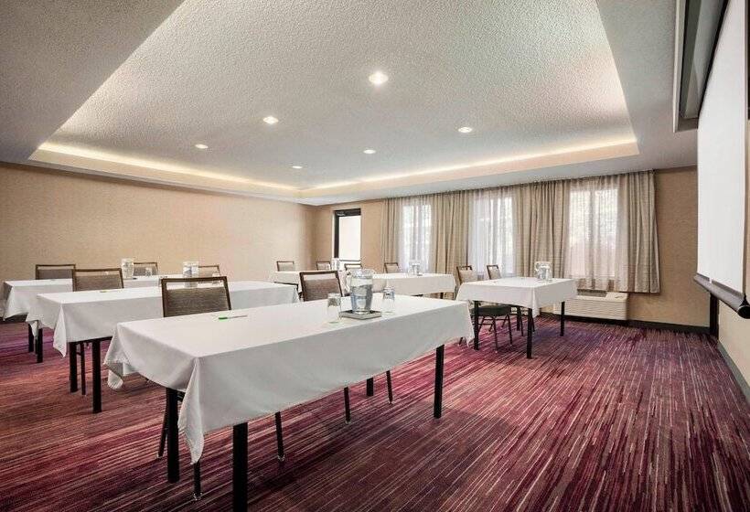 هتل Courtyard By Marriott Springfield