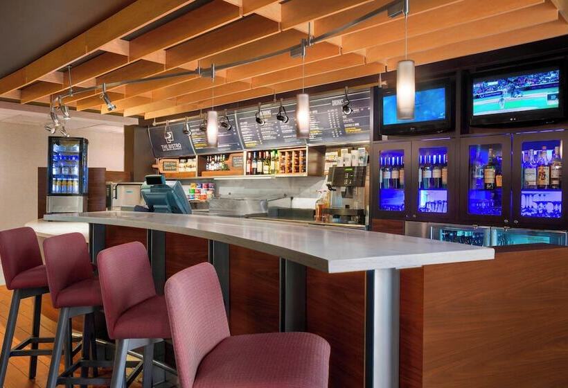 هتل Courtyard By Marriott Springfield