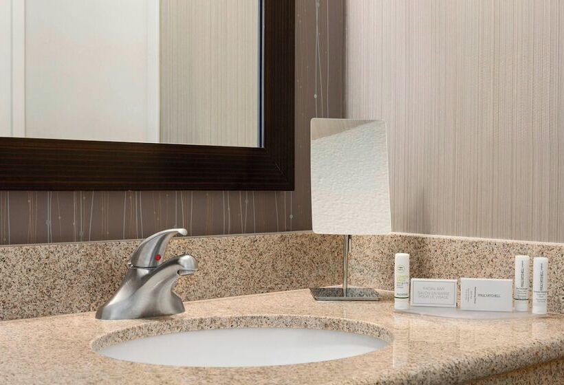 هتل Courtyard By Marriott Springfield