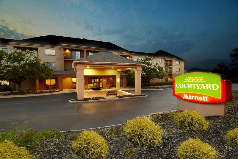 호텔 Courtyard By Marriott State College