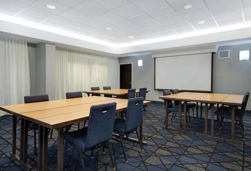 호텔 Courtyard By Marriott State College