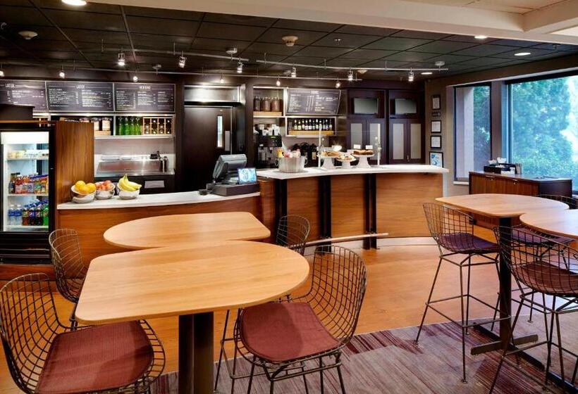호텔 Courtyard By Marriott State College