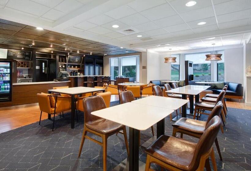 호텔 Courtyard By Marriott State College