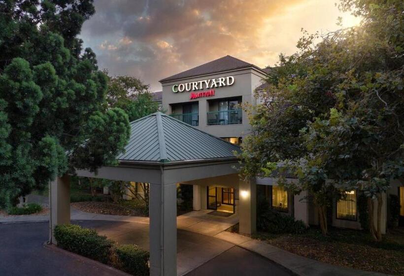 Отель Courtyard By Marriott Stockton