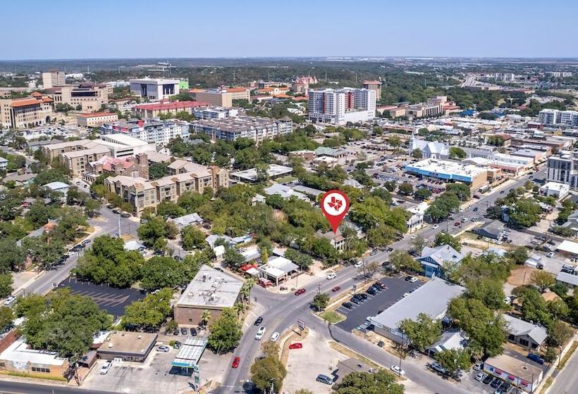 בית מלון כפרי The Crystal River Inn