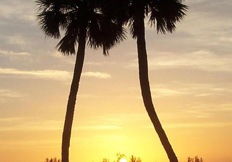 فندق Davis House Inn