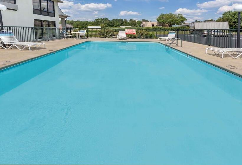 酒店 Days Inn By Wyndham Sanford