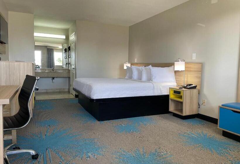 هتل Days Inn By Wyndham Temple