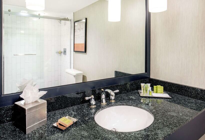 هتل Hilton Boston/ Woburn