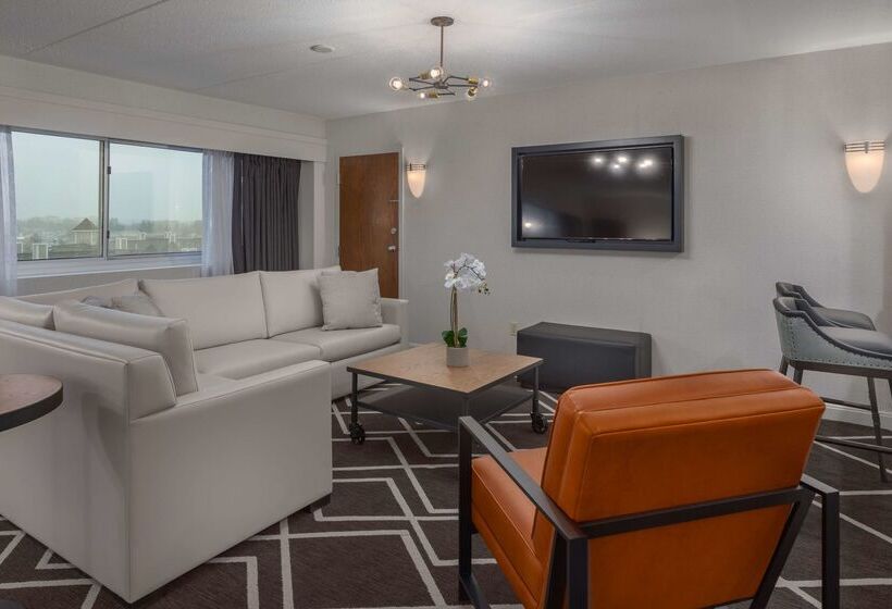 هتل Hilton Boston/ Woburn