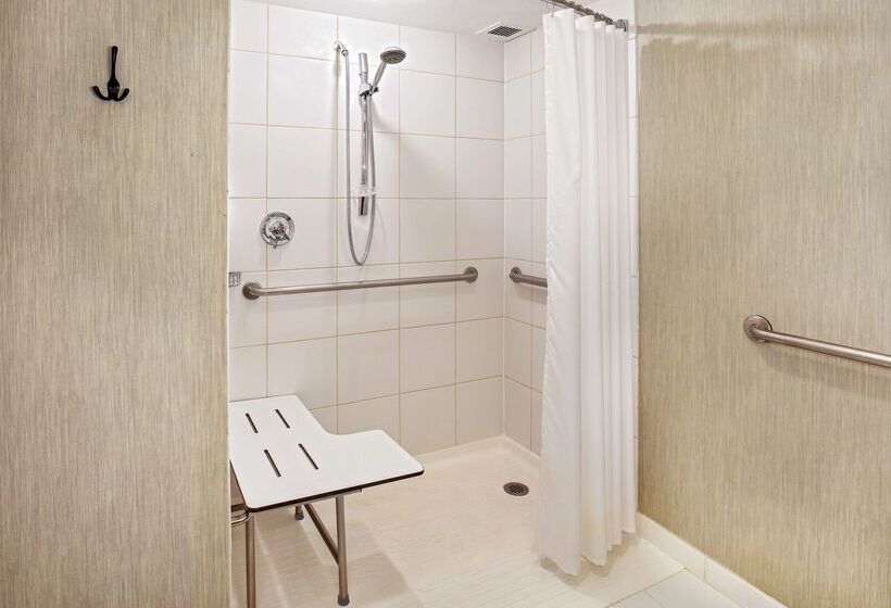 هتل Hilton Boston/ Woburn