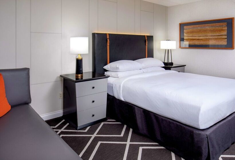 هتل Hilton Boston/ Woburn