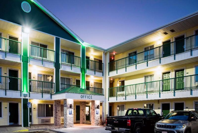 Отель Hometowne Studios By Red Roof Colorado Springs   Airport