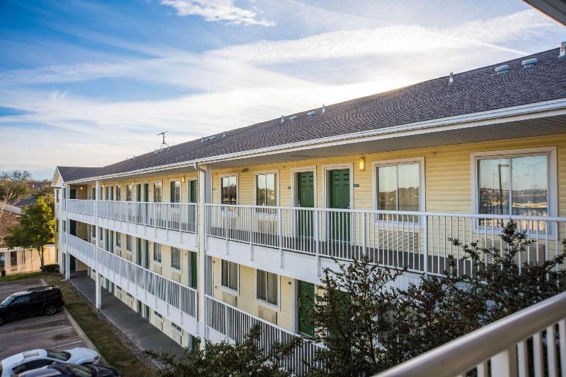 בית מלון כפרי Hometowne Studios By Red Roof Dallas   Irving