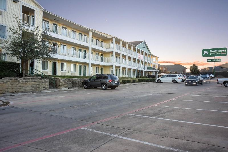 בית מלון כפרי Hometowne Studios By Red Roof Dallas   Irving